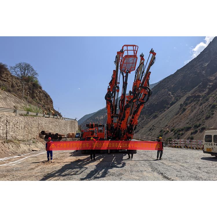 鑫通机械 三臂凿岩台车生产厂家 公路隧道开挖