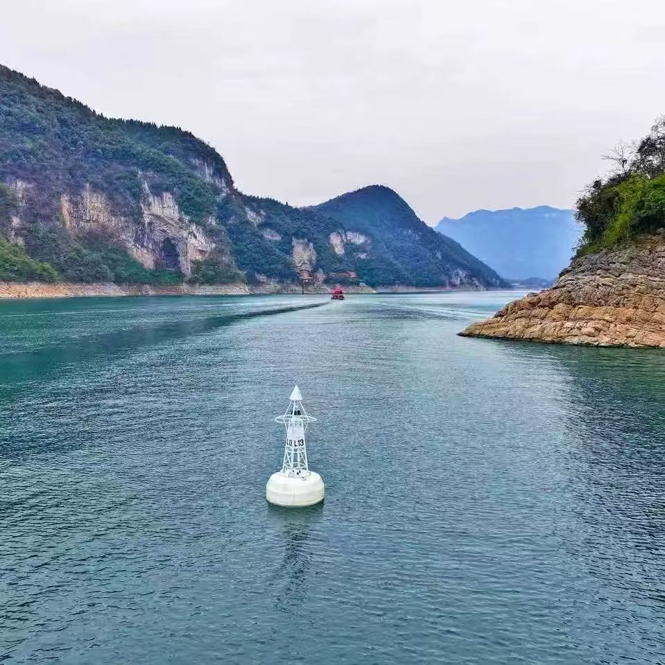运河船只分流引导浮标 水面定位警戒航标