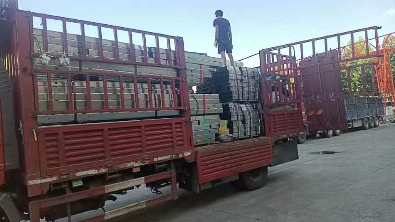 神龍谷光伏太陽能基礎(chǔ)支架