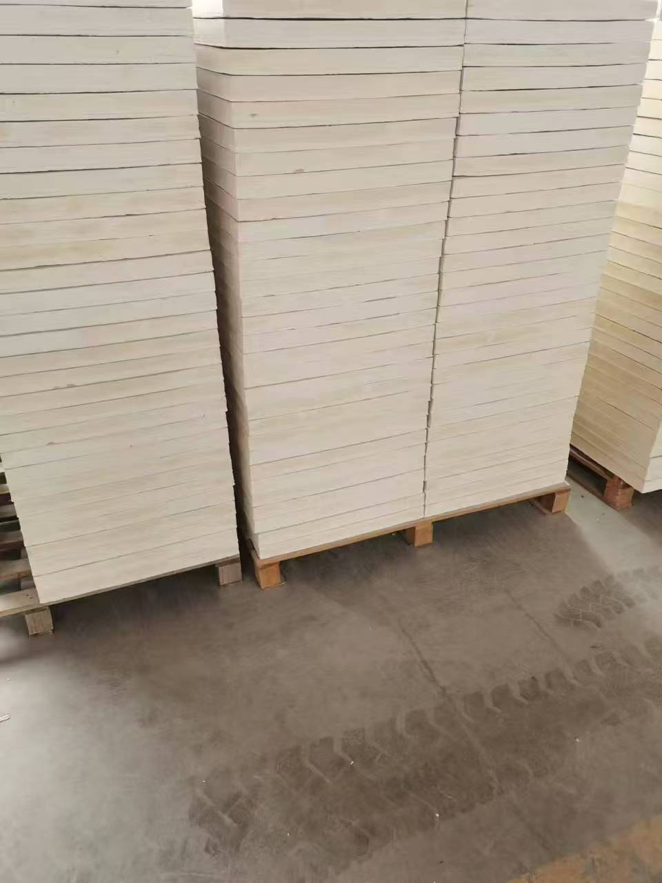 玻璃熔爐硅酸鋁防火板