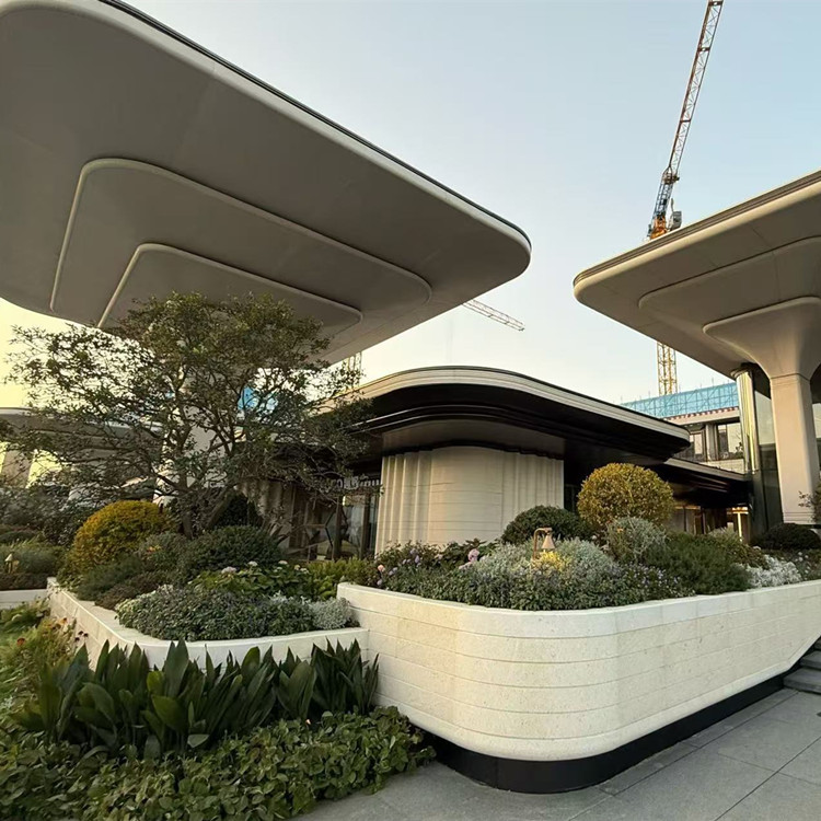 d4d59574-8ccb-43e2-b5c6..