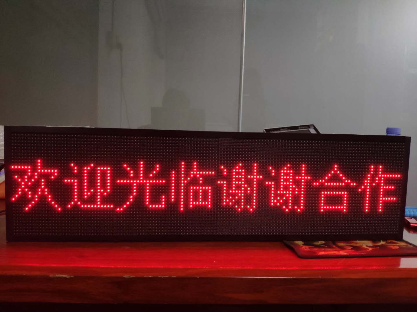 LED3.75单行八字室内显示屏